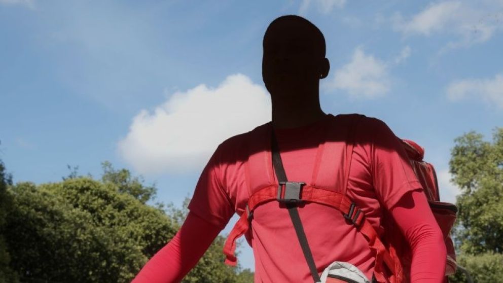 Crítica de "Fantasma Neón", Leonardo Martinelli y un original musical sobre la explotación laboral