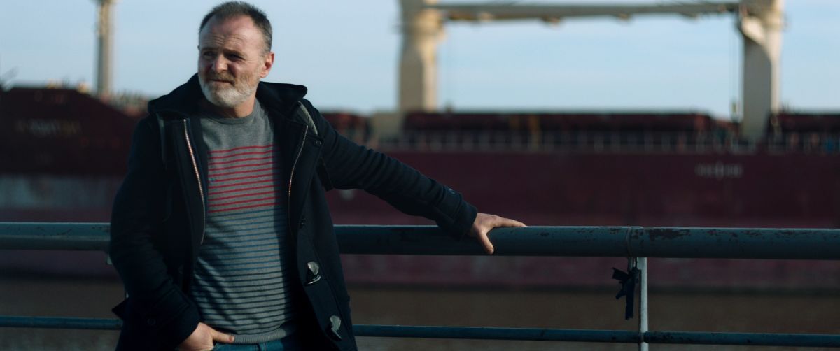 Crítica de "Perros del viento", regreso a las raíces con Luis Machín