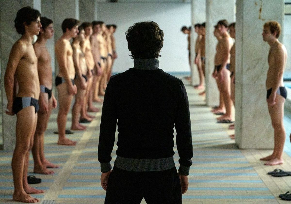 Crítica de "La escuela católica", un caso de masculinidad tóxica que recuerda al crimen de Fernando Báez Sosa