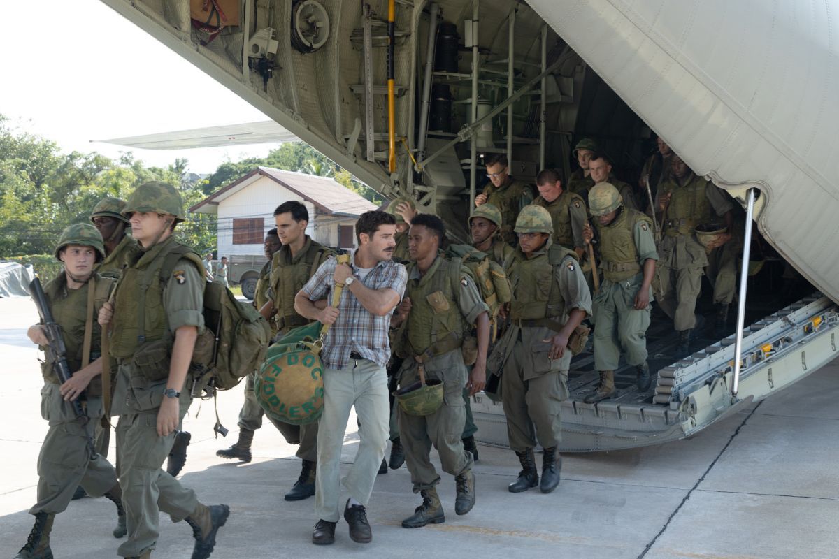 Crítica de “Operación cerveza”, la guerra de Vietnam según Peter Farrelly