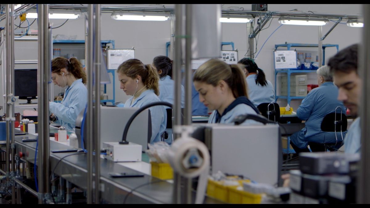 Crítica de "La chica nueva", el capitalismo salvaje en la ópera prima de Micaela Gonzalo