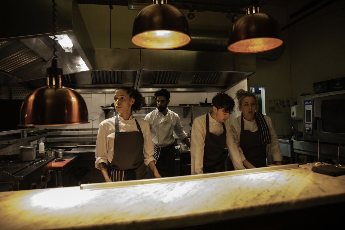 Crítica de "El Chef", tensión en la jornada laboral dentro de una cocina