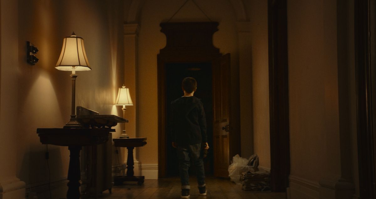 Crítica de "Escalera al infierno", terror sobrenatural con Elisha Cuthbert