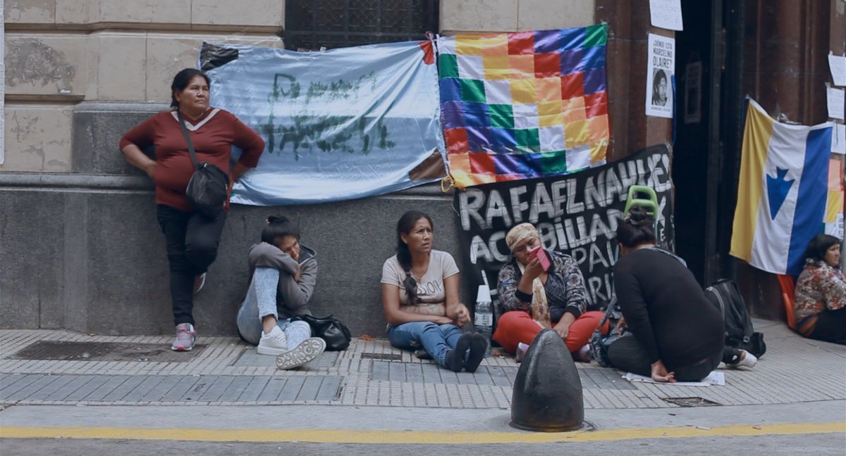 Crítica de "La rebelión de las flores" nativas por el derecho al buen vivir