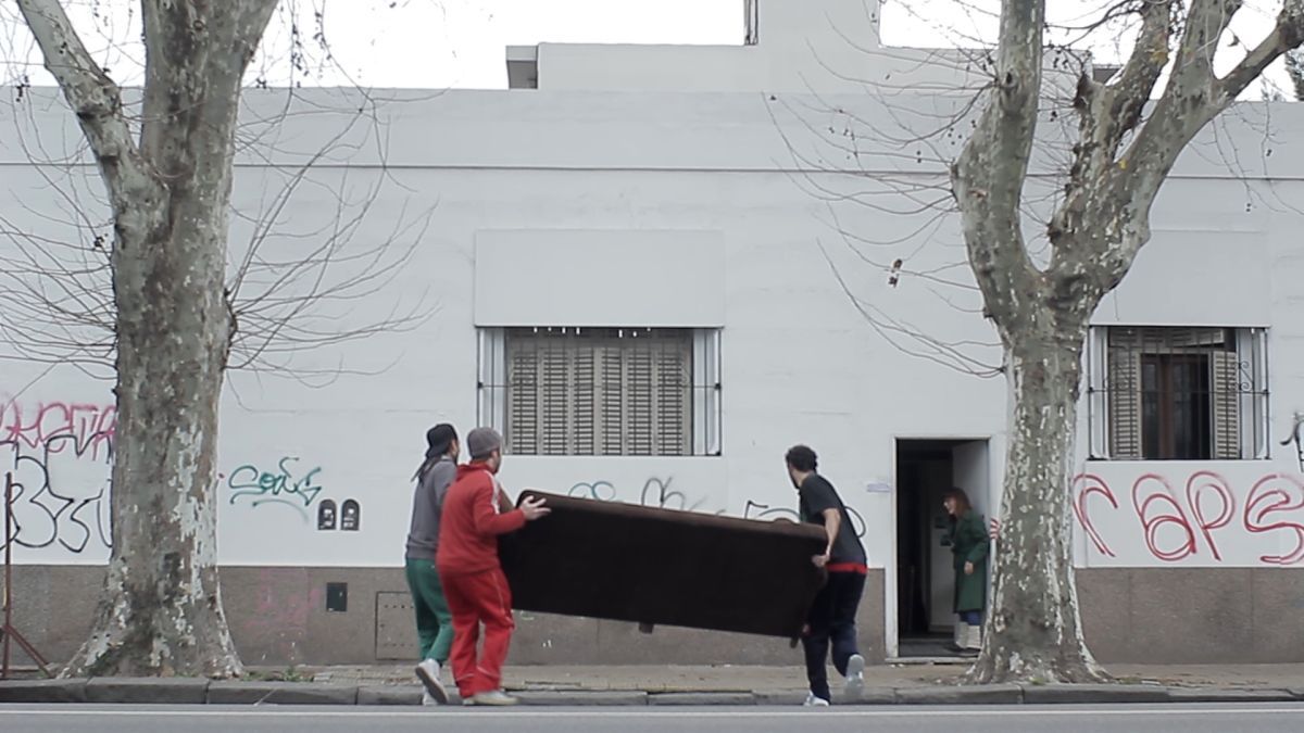 Crítica de "La provisoria", dramedy urbano  y coral de Melina Fernández da Silva y Nicolás Meta