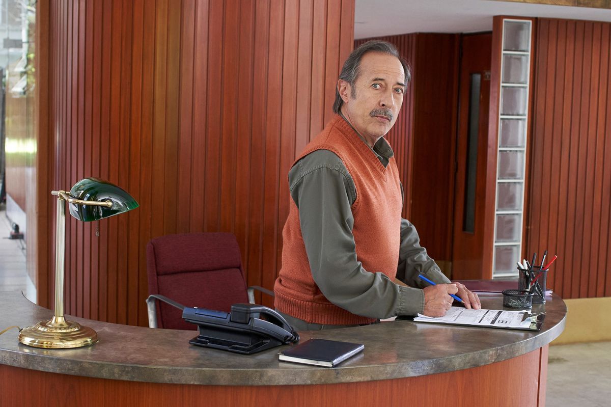 Crítica de “El encargado”, tensión en el edificio con Guillermo Francella