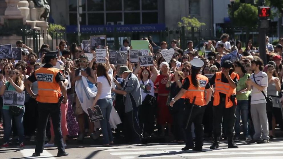 Crítica de "Zoofobia", una película sobre los zoológicos de Pablo Chehebar y Nicolás Iacouzzi
