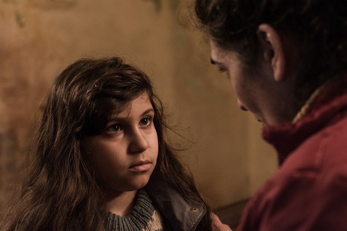 Crítica de “Luz mala” terror y ocupantes ilegales en un relato sobrenatural