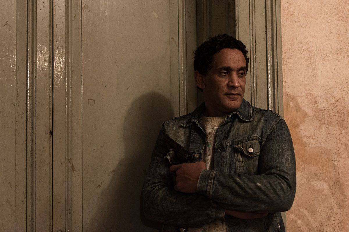 Crítica de “Luz mala” terror y ocupantes ilegales en un relato sobrenatural