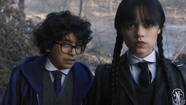 Crítica de "Merlina",  Tim Burton decepciona con su spin off de "Los locos Addams"