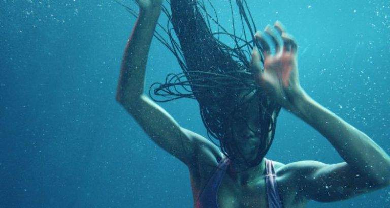 Crítica de “Nanny”, el film premiado en Sundance sobre las pesadillas de una inmigrante