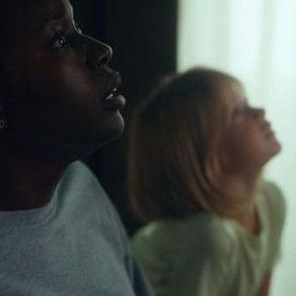 Crítica de “Nanny”, el film premiado en Sundance sobre las pesadillas de una inmigrante