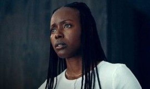 Crítica de “Nanny”, el film premiado en Sundance sobre las pesadillas de una inmigrante