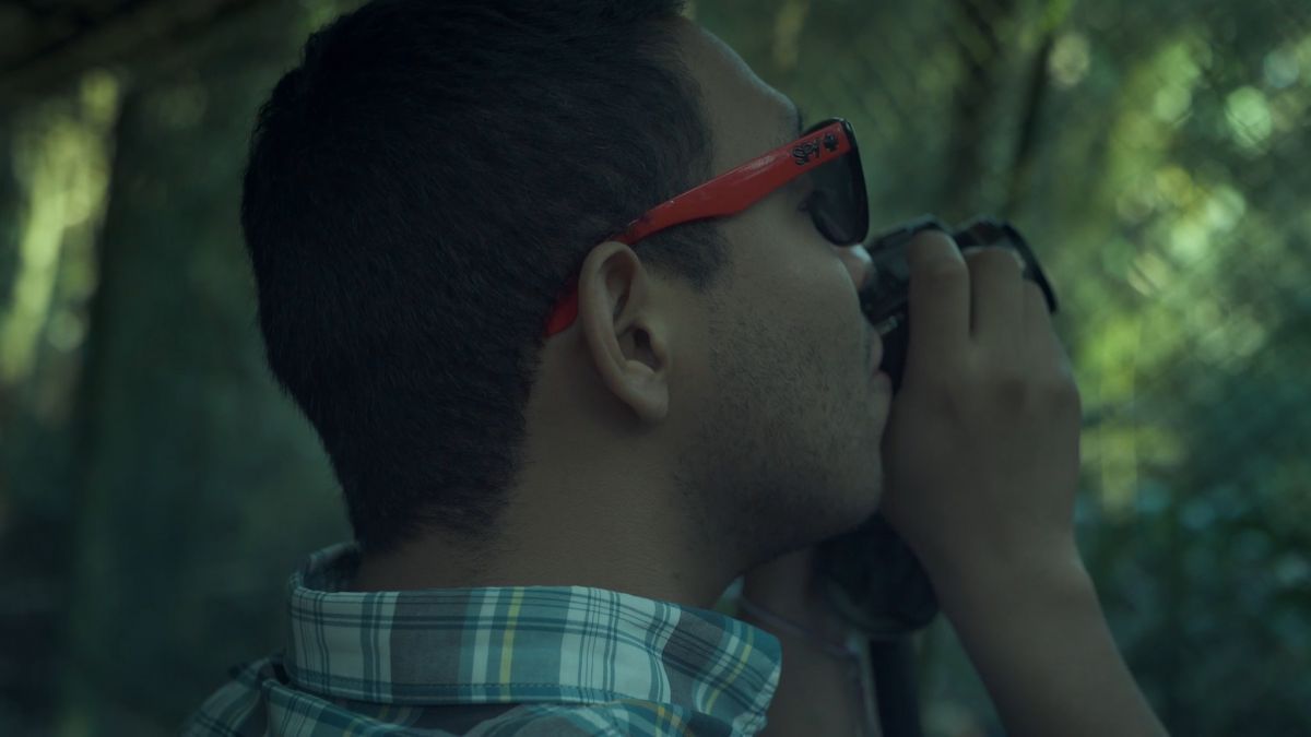 Crítica de "¿Qué hago en este mundo tan visual?", Manuel Embalse y un ensayo sobre la ceguera 