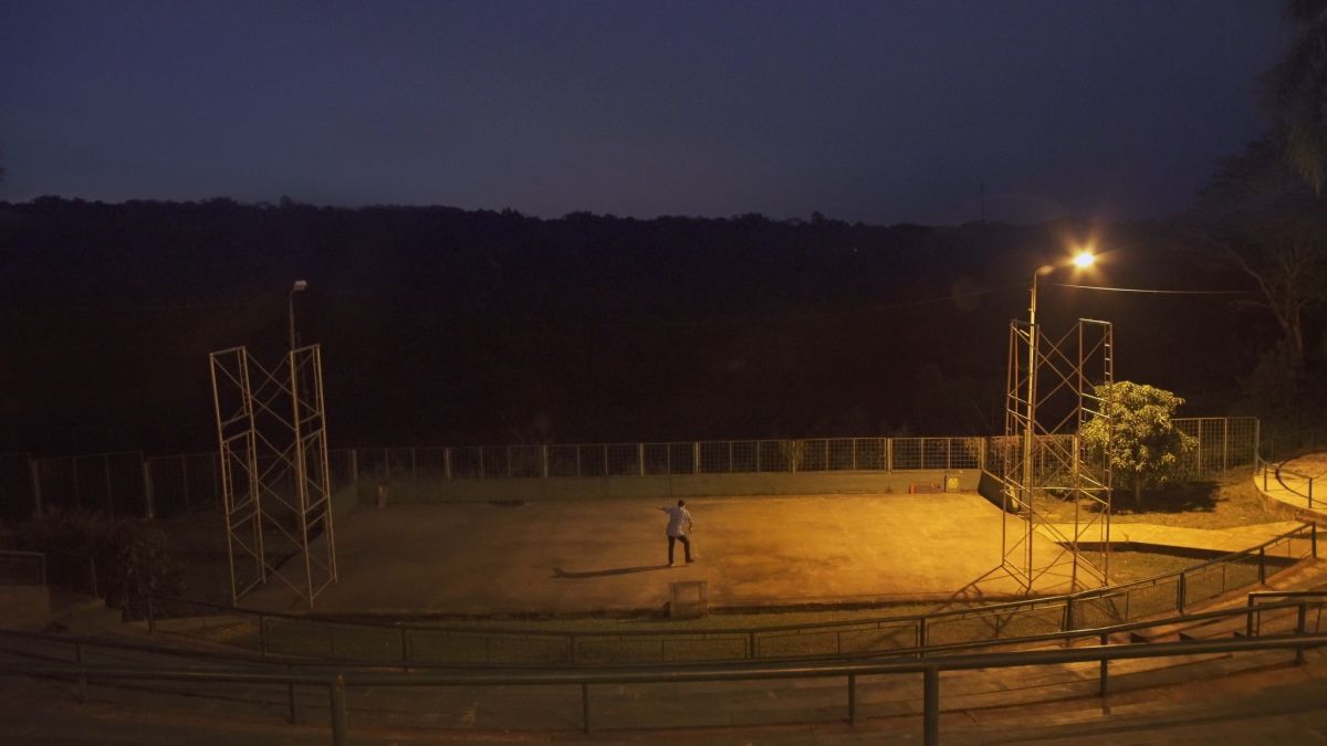 Crítica de "¿Qué hago en este mundo tan visual?", Manuel Embalse y un ensayo sobre la ceguera 