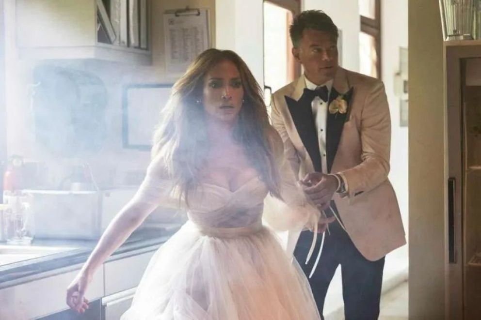 Crítica de "Bodas de plomo", Jennifer Lopez y Josh Duhamel en una entretenida comedia de acción pasatista 