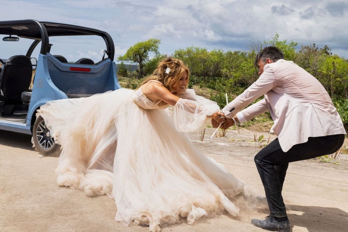 Crítica de "Bodas de plomo", Jennifer Lopez y Josh Duhamel en una entretenida comedia de acción pasatista 