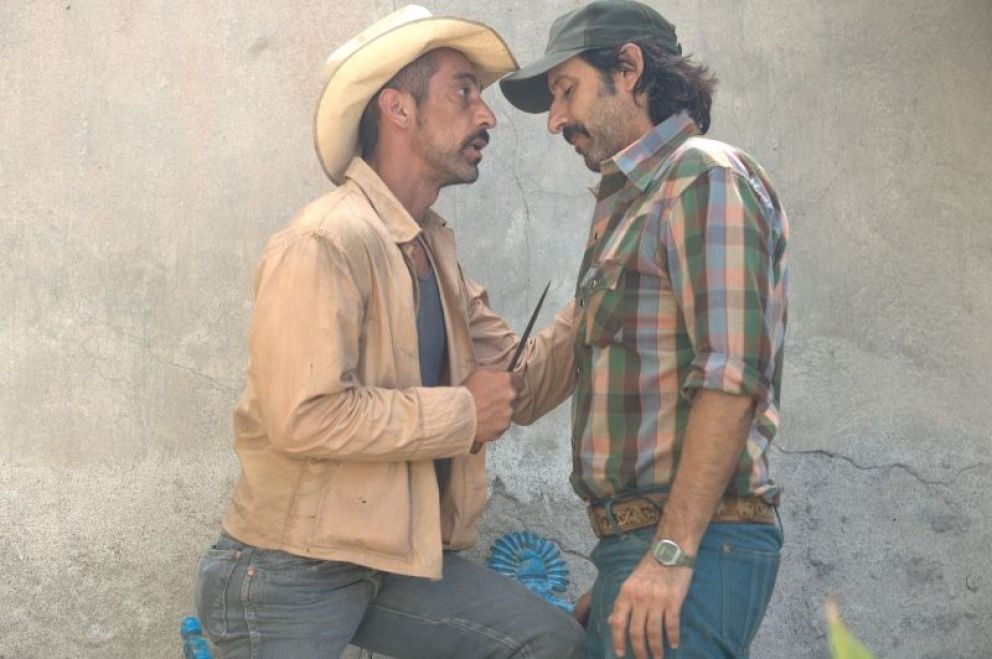 Crítica de "Polvo", polémica historia con el narcomexicano de fondo