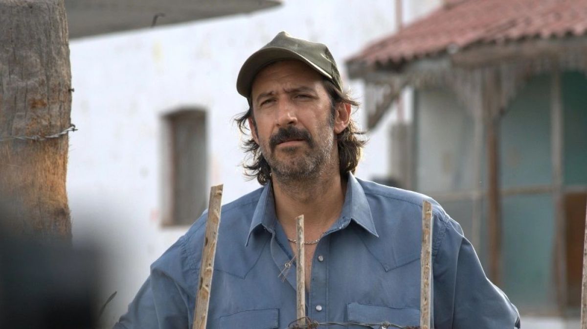 Crítica de "Polvo", polémica historia con el narcomexicano de fondo