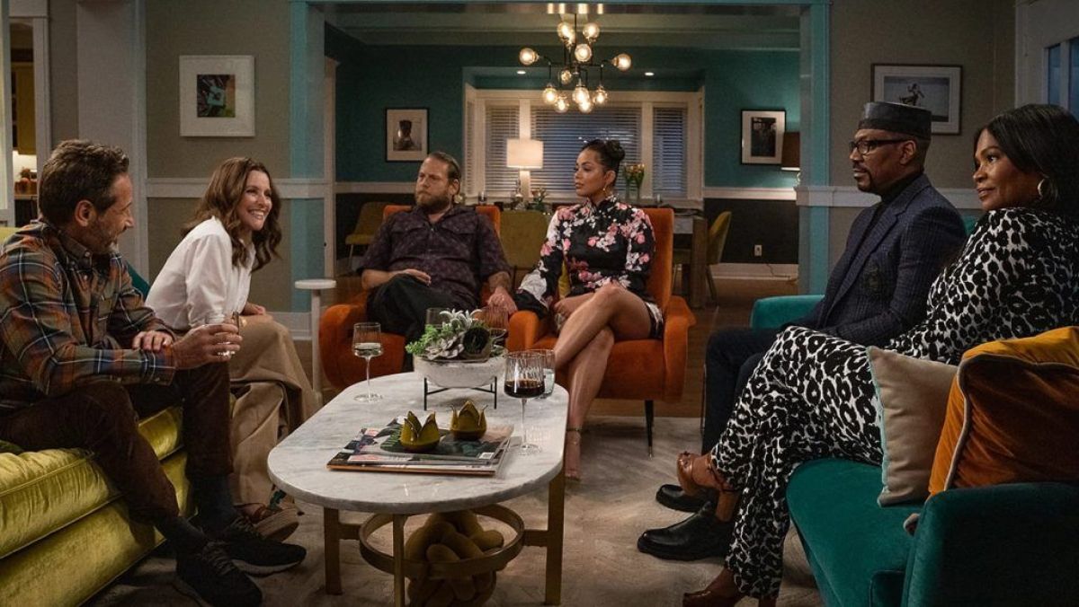 Crítica de "Ustedes", Jonah Hill, Julia Louis-Dreyfus y Eddie Murphy salvan una comedia destinada al olvido