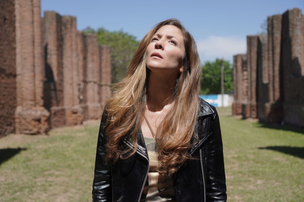 Crítica de “La reina desnuda”, José Celestino Campusano aborda el empoderamiento femenino