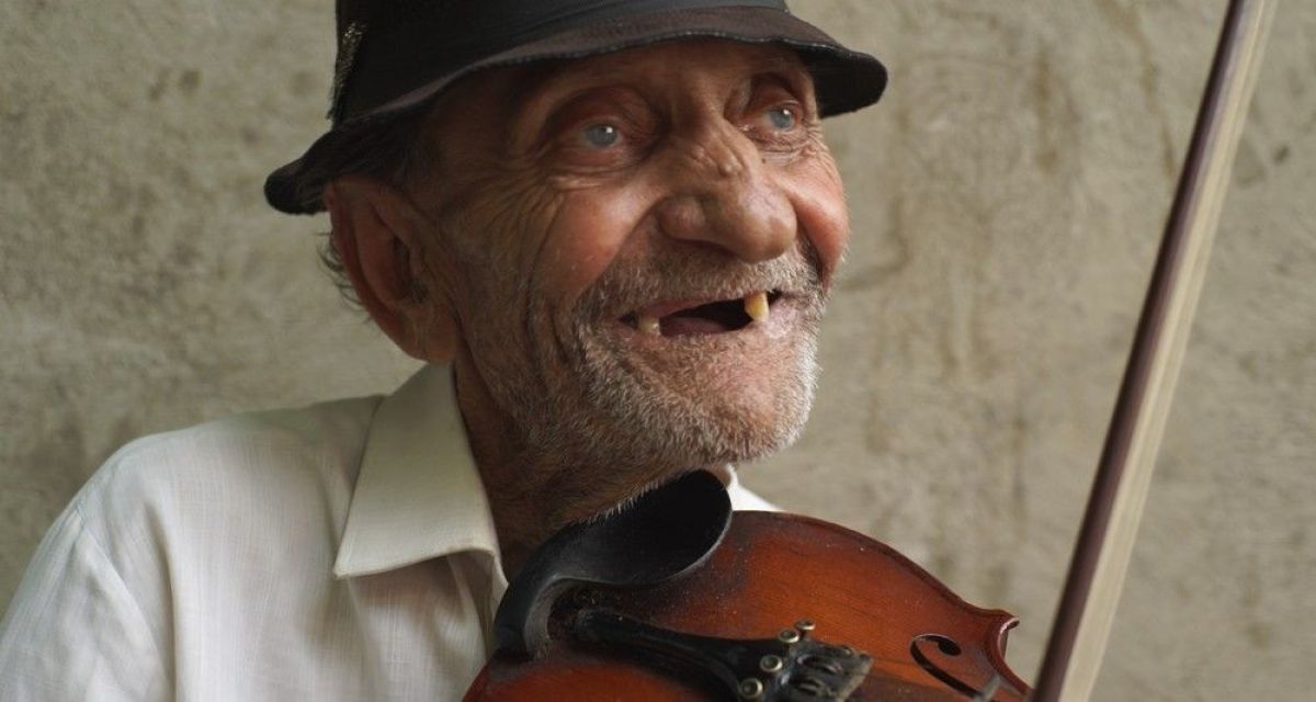 Crítica de "Adentro mío estoy bailando", Leandro Koch y Paloma Schachmann recuperan la identidad perdida