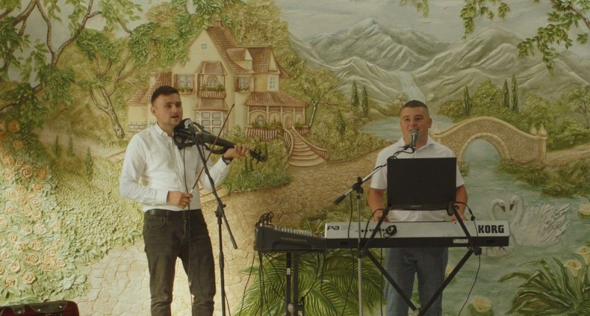 Crítica de "Adentro mío estoy bailando", Leandro Koch y Paloma Schachmann recuperan la identidad perdida