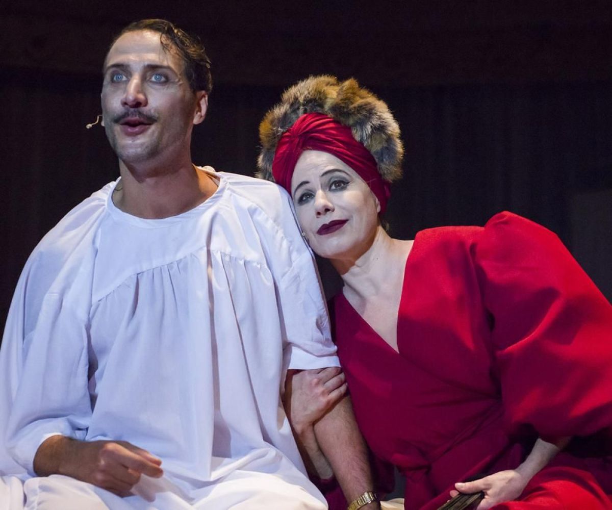 Crítica de "Elsa Tiro", Luciano Cáceres y Gonzalo Demaría en una obra de teatro que cruza a Eugene O'Neill  con el primer film porno argentino