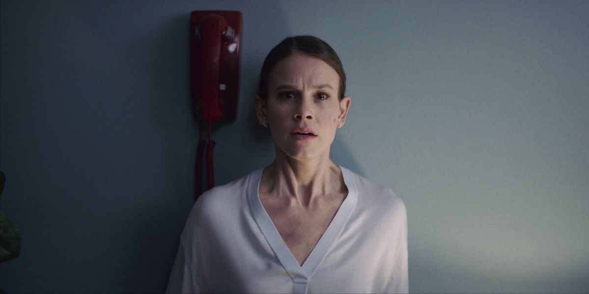 Crítica de “Sonríe”, terror psicológico con la perturbadora sonrisa de la culpa