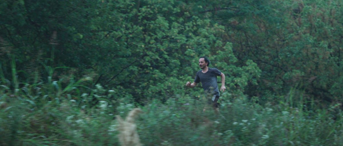 Crítica de "Camuflaje", Jonathan Perel, Félix Bruzzone y las secuelas que la dictadura nos dejó