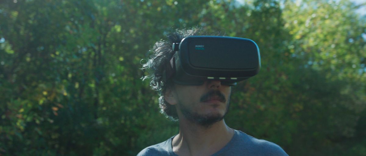 Crítica de "Camuflaje", Jonathan Perel, Félix Bruzzone y las secuelas que la dictadura nos dejó