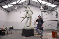 Se inaugura la obra escultórica “Favio y La Musa”