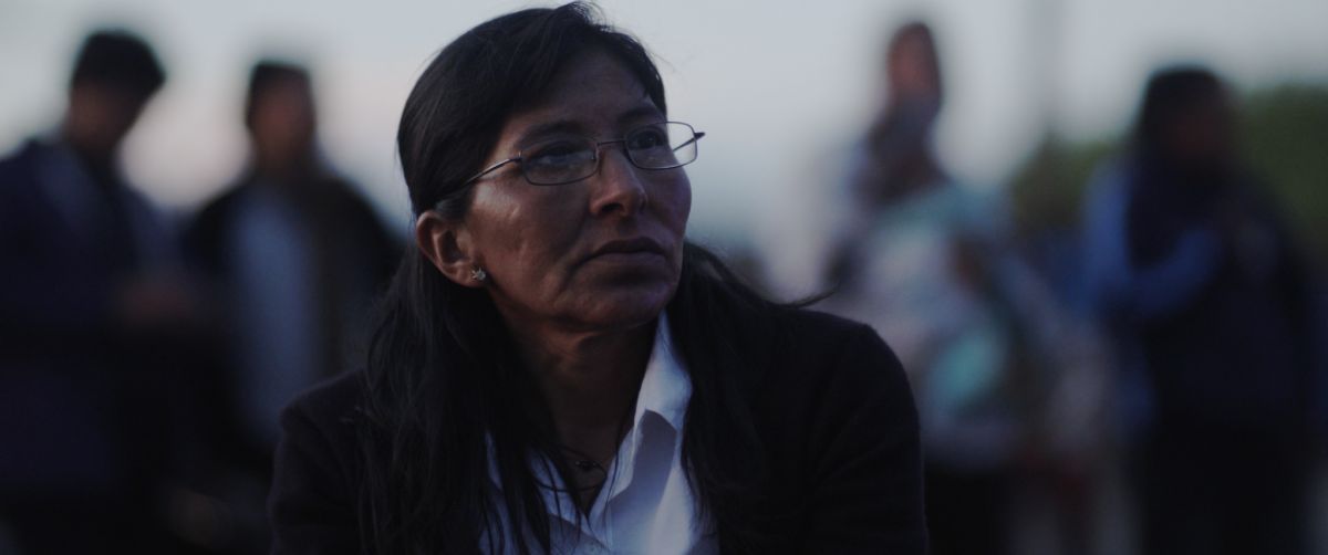 Crítica de "Entrecerros", el desarraigo cultural según Leonardo Cauteruccio