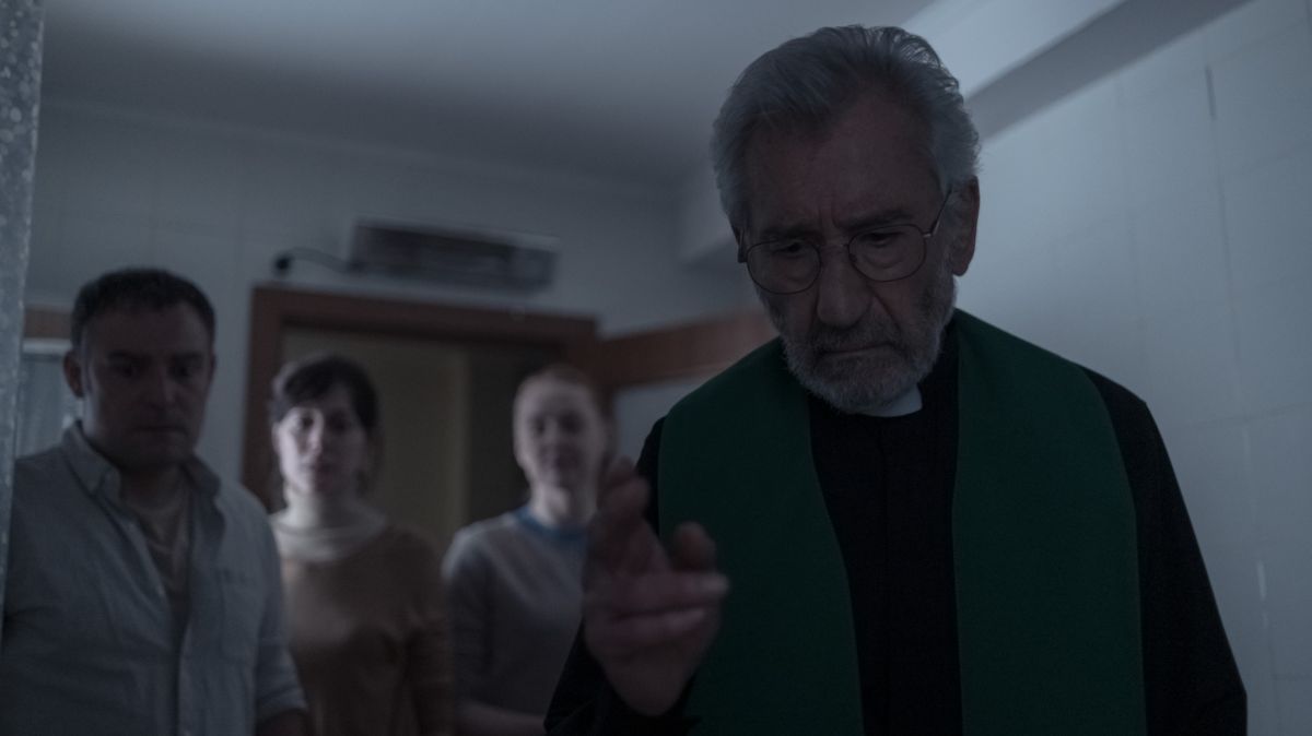 Crítica de “13 exorcismos”, José Sacristán en un exorcismo innecesario