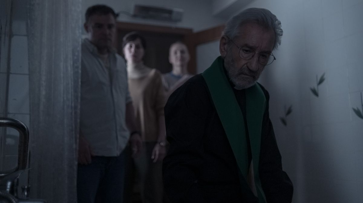 Crítica de “13 exorcismos”, José Sacristán en un exorcismo innecesario