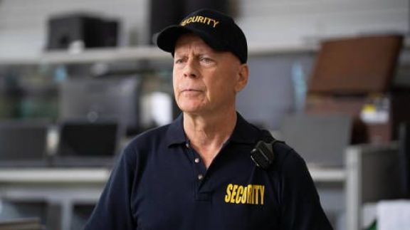 Crítica de “En el lugar equivocado”, Bruce Willis y un elenco duro de matar
