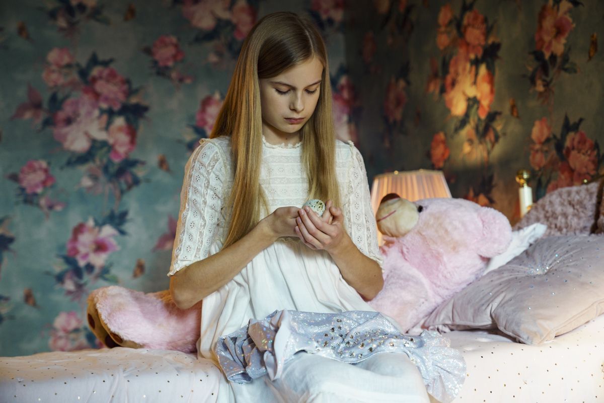 Crítica de “Cría siniestra”, terror finlandés con el perturbador lado oscuro de la perfección