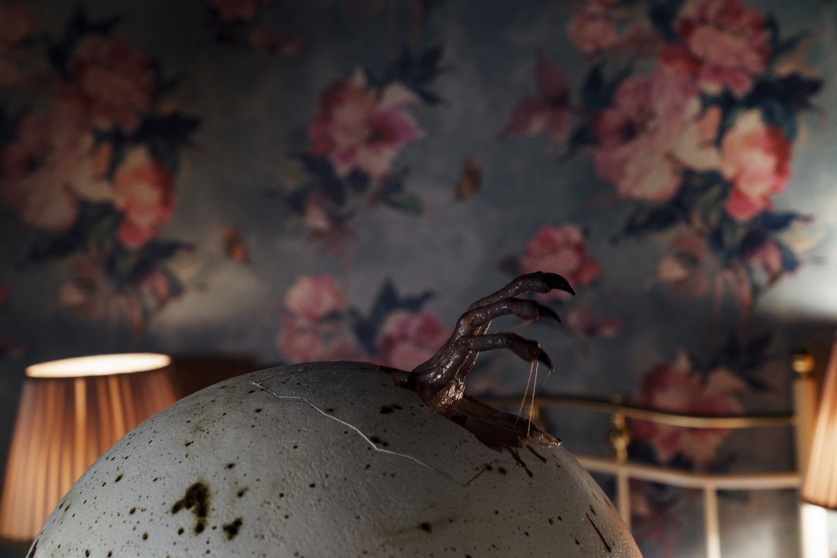 Crítica de “Cría siniestra”, terror finlandés con el perturbador lado oscuro de la perfección