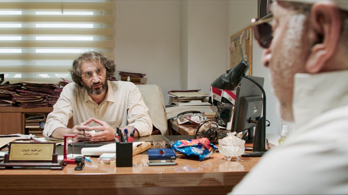 Crítica de “Conspiración divina”, intenso thriller político ambientado en El Cairo