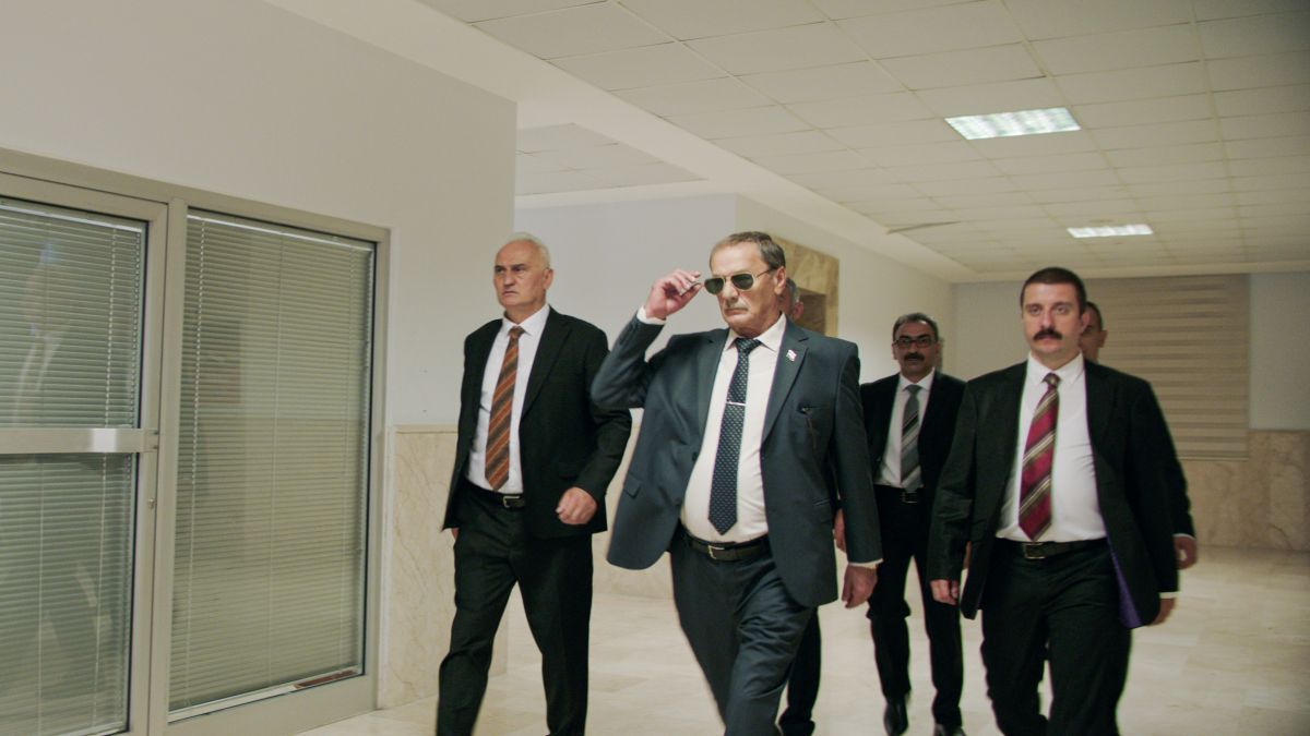 Crítica de “Conspiración divina”, intenso thriller político ambientado en El Cairo