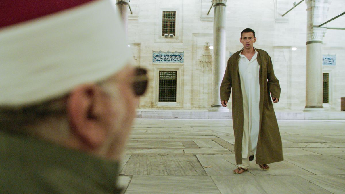 Crítica de “Conspiración divina”, intenso thriller político ambientado en El Cairo