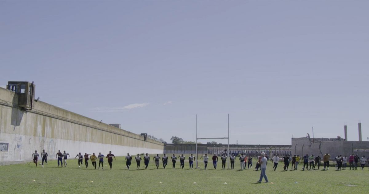 Crítica de "El Libro de los Jueces", documental que aborda el trabajo judicial restaurativo y la vida en las cárceles