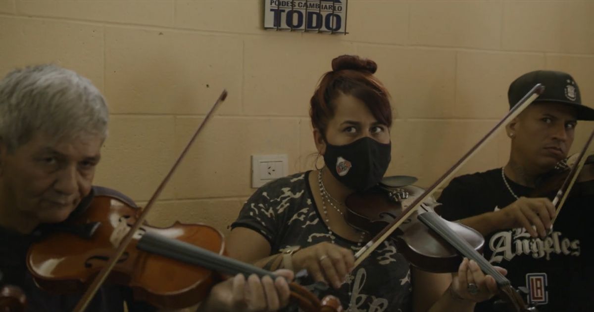 Crítica de "El Libro de los Jueces", documental que aborda el trabajo judicial restaurativo y la vida en las cárceles