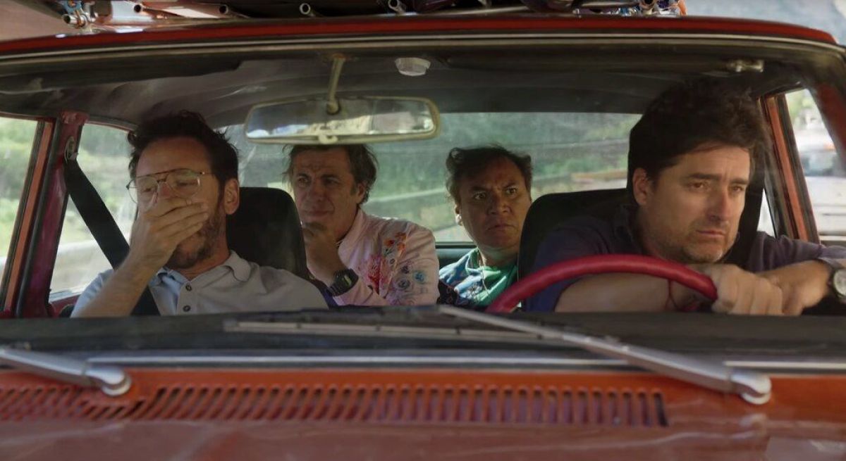 Crítica de "Papá al rescate", Benjamín Vicuña en una comedia familiar gay para el olvido