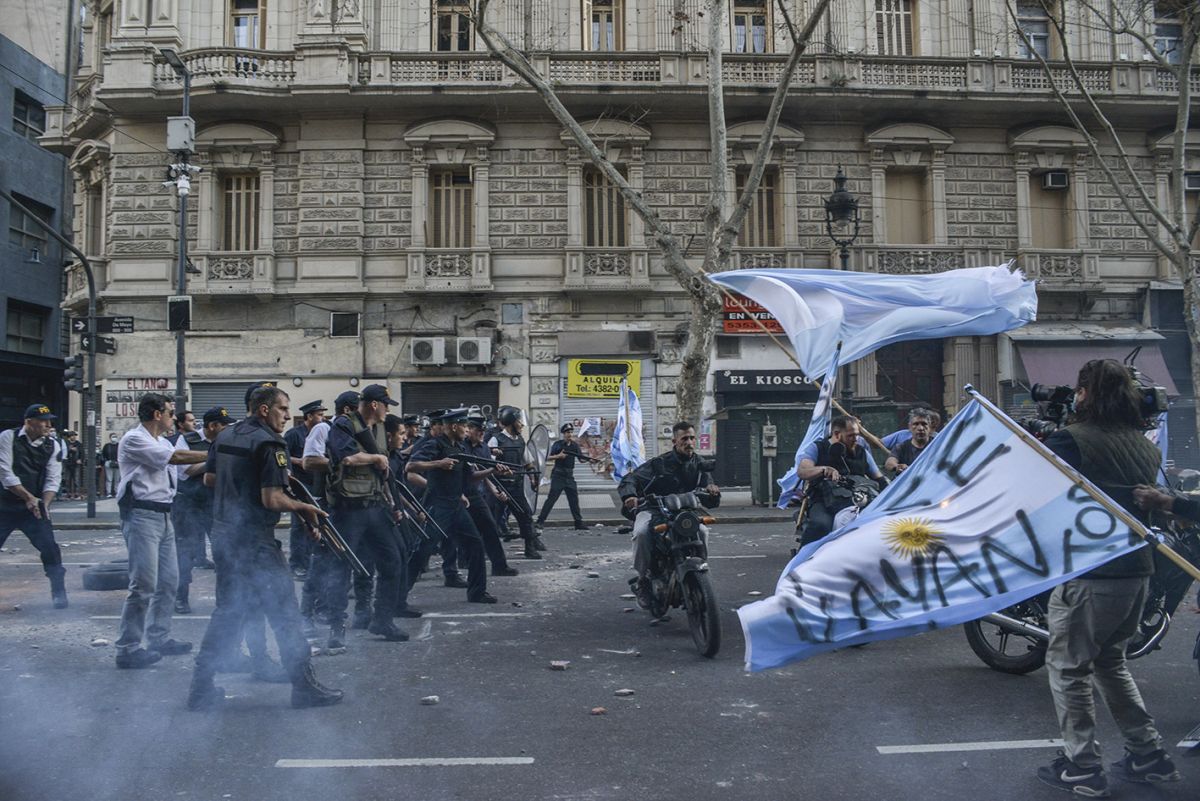 Crítica de “Diciembre 2001”, la serie de Benjamín Ávila sobre la crónica de la debacle Argentina