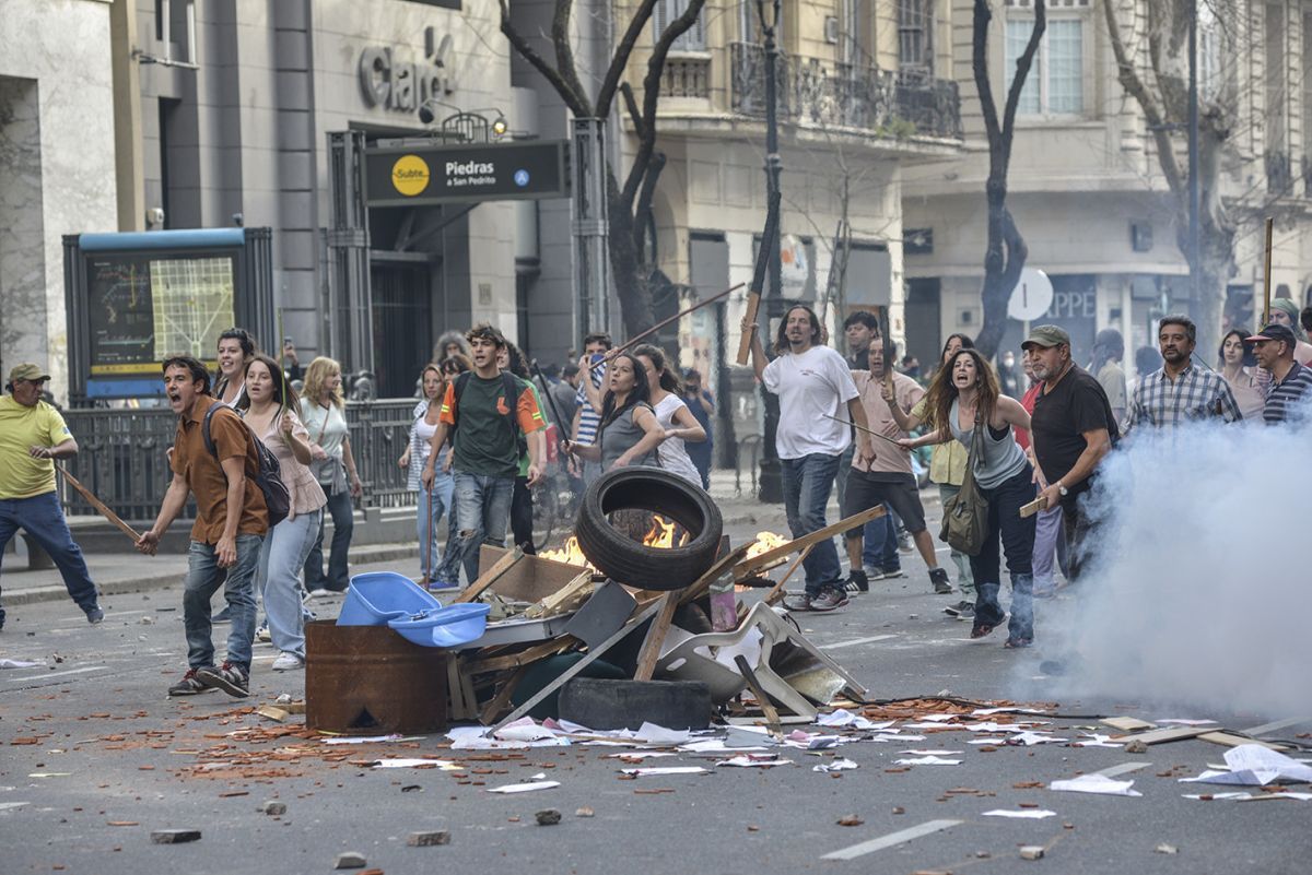 Crítica de “Diciembre 2001”, la serie de Benjamín Ávila sobre la crónica de la debacle Argentina