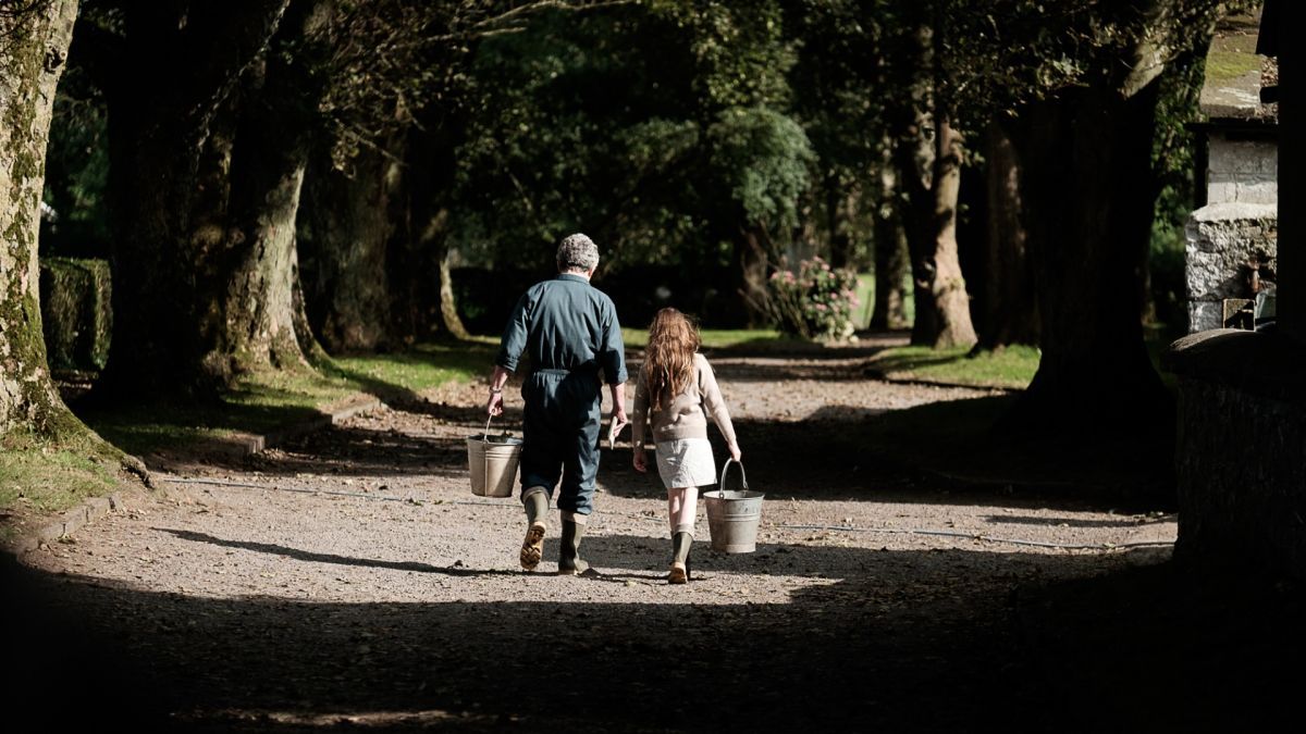 Crítica de “La niña callada”, producción irlandesa basada en el cuento de Claire Keegan