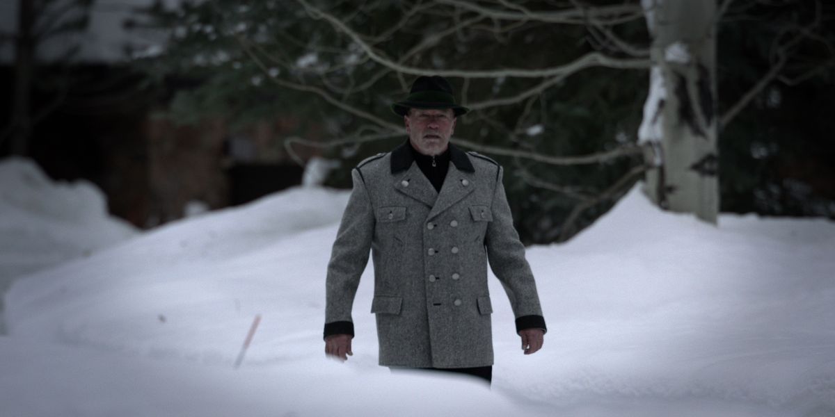 Crítica de “Arnold”, la biopic de Schwarzenegger con la metáfora del alpinista