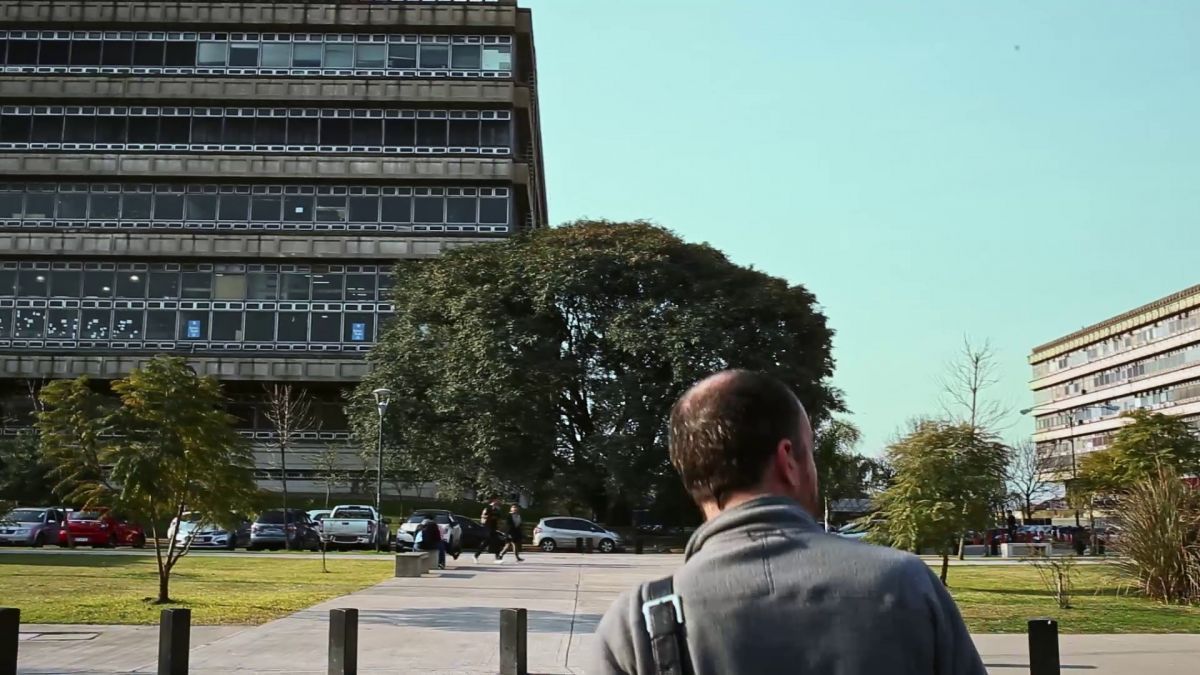 Crítica de "Varsavsky, el científico rebelde", sobre el matemático y pionero de la computación Oscar Varsavsky