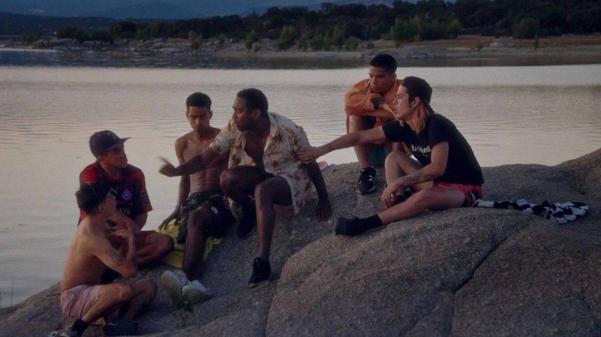 Critica de "La mala familia", Nacho A. Villar y Luis Rojo frente a la adversidad social